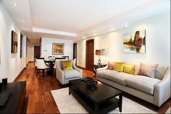 3 bedroom apartment to rent in Lancaster Gate, W2.