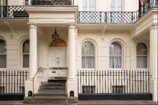 Light and bright two bedroom flat on Rutland Gate.