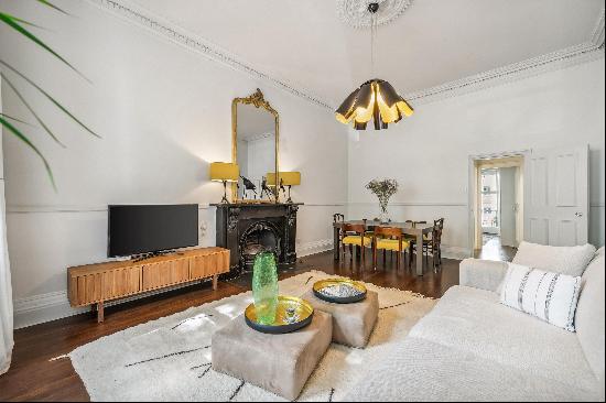 A bright and spacious  ground floor apartment to rent on Ladbroke Gardens, Notting Hill W1