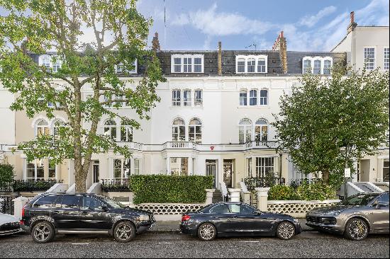 A wonderful five bedroom family house with a south-facing garden for sale in Kensington W8