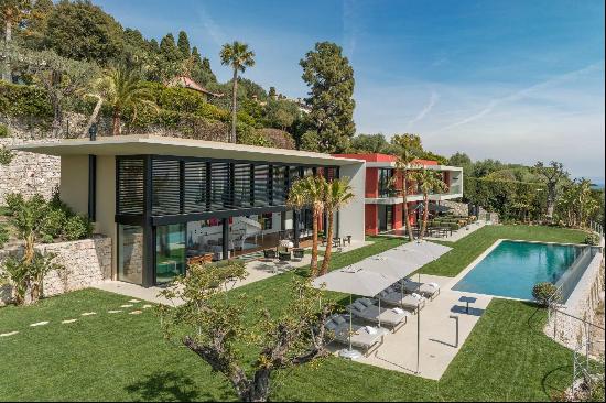 Luxurious modern villa facing the bay with sea view.