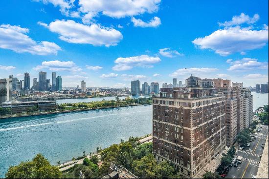 Stunning river and bridge views from this high floor four bedroom home. Gracious