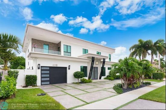 Welcome to this recently completed residence in prestigious Lighthouse Point! Inside, you 