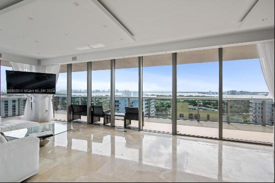 Spectacular, turn-key 3-bedroom, 3.5-bath residence on a high floor with stunning panorami