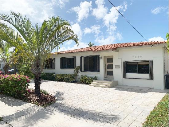 Beautiful and fully updated home in guard-gated Community of Biscayne Point located in Mia