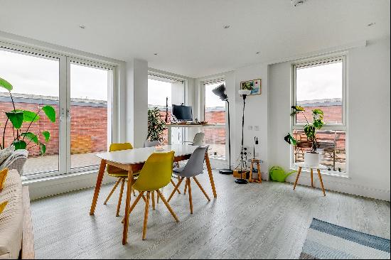 Rare & illuminating two bedroom top floor apartment with 811 sq ft of living space and ext