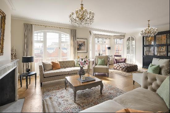 A highly desirable red brick portered mansion block in the heart of Chelsea.