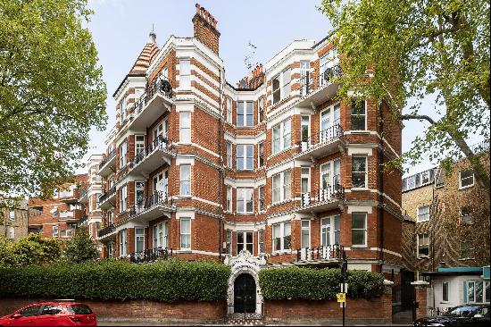 A characterful lateral apartment in Chelsea, SW10.