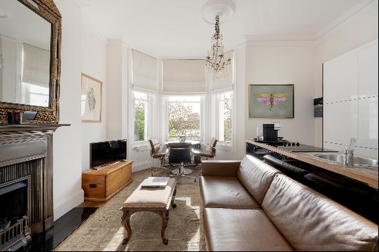 An exceptional one bedroom apartment overlooking the River in Chelsea, SW10.