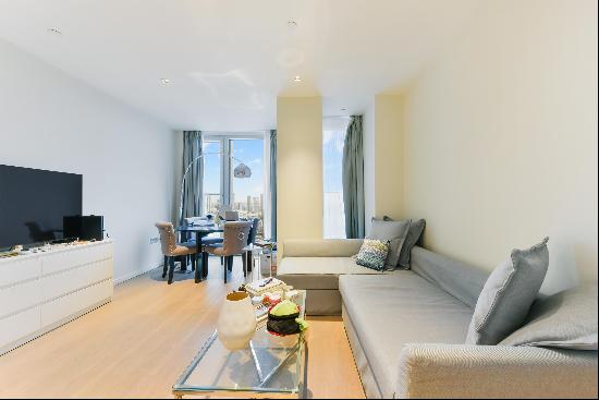 Efficiently configured studio apartment located at the heart of London's vibrant South Ban