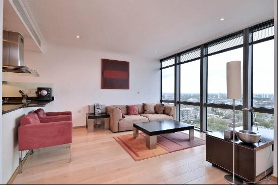 Apartment to let in West India Quay, E14