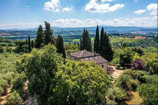 Elegant villa with farmland, stables, large barn for conversion and spectacular swimming p