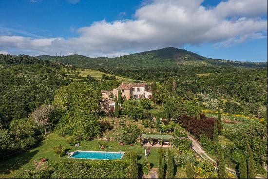 6-bedroom farmhouse with a 2-bedroom guest annexe, pool, land, and panoramic views over th