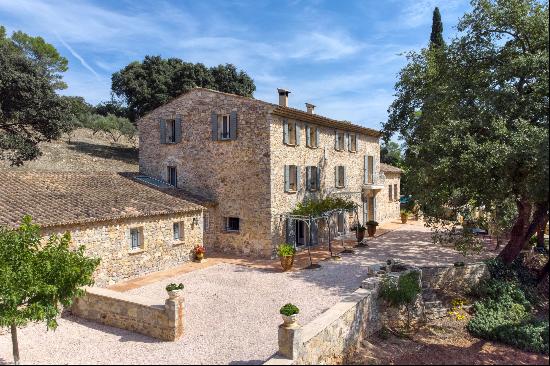 A magnificent 18th-century bastide for sale in Le Thoronet.