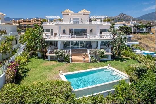 A superb villa in an exclusive golf resort with panoramic views.