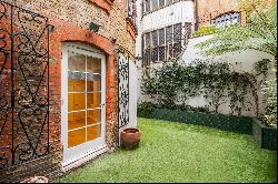 Recently renovated duplex apartment on Cadogan Square