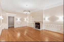 Recently renovated duplex apartment on Cadogan Square