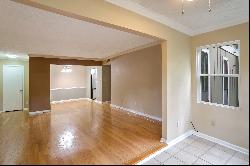 Sandy Springs Condo In Prime Location!