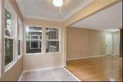 Sandy Springs Condo In Prime Location!