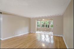 Sandy Springs Condo In Prime Location!