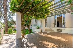 Marseille 8th, Carré d’Or - Haussmann-Style Apartment with Garden