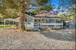 Adorable Country Cottage In Springdale