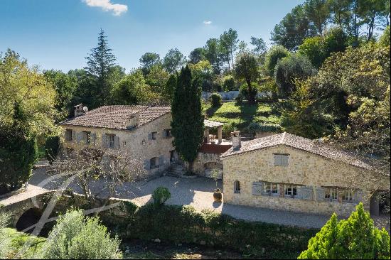 Le Rouret: charming 18th-century mill, fully restored