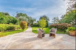 Stone bastide in the centre of Valbonne