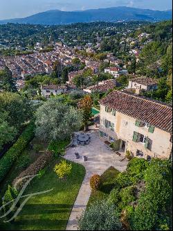 Stone bastide in the centre of Valbonne