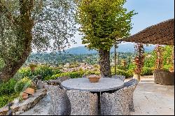 Stone bastide in the centre of Valbonne