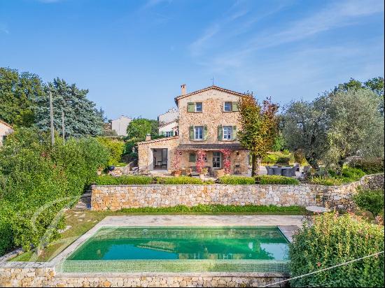 Stone bastide in the centre of Valbonne