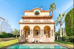 Spectacular Indiana House on the Sitges seafront promenade