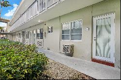 6930 Rue Versailles,Miami Beach, FL, 33141