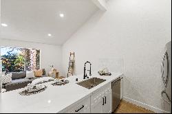 Beautifully Remodeled Townhouse 