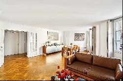 Paris 8 - Parc Monceau - 5-Bedroom Apartment - Parking