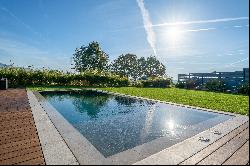 BEAUTIFUL ARCHITECT-DESIGNED VILLA 30 MINUTES FROM GENEVA