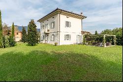 Charming Liberty-style Villa on the hills of Lucca