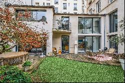 Paris 12. Prestigious duplex apartment with private garden and workshop/garage