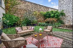 Paris 12. Prestigious duplex apartment with private garden and workshop/garage