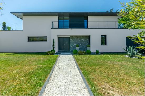 exceptional property on the banks of the Erdre