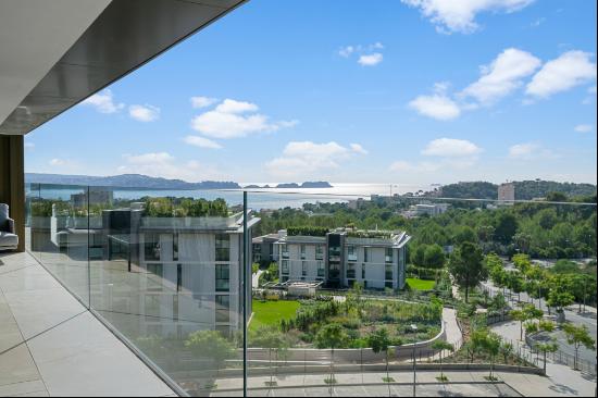 New-build luxury penthouse with fantastic sea views