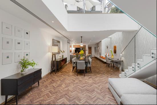 Exceptional four-bedroom townhouse in Knightsbridge