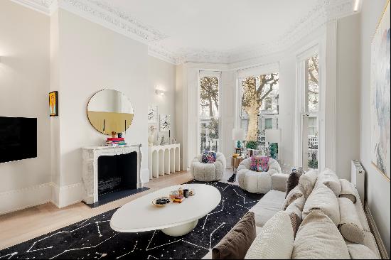 Stunning three-bedroom apartment in the heart of Holland Park