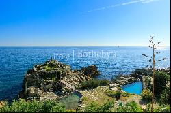 Elegant villa with private bay in Varazze