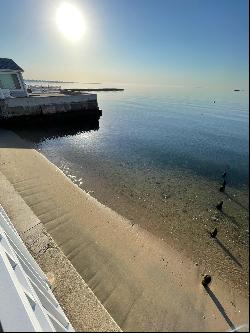 Stunning, Direct Waterfront Access to L.I. Sound