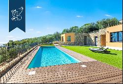 Exclusive newly renovated villa with olive grove and panoramic pool for sale near Imperia