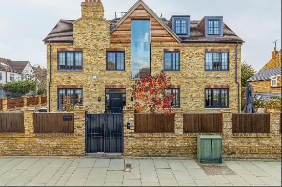 Stunning newly built detached home on Langside Avenue