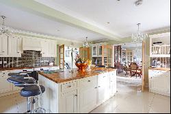 Howards Thicket, Gerrards Cross, Buckinghamshire, SL9 7NU