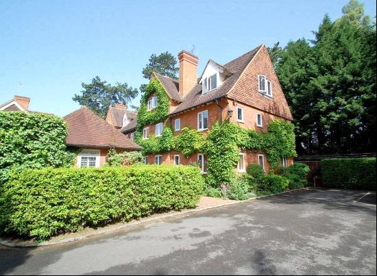 Framewood Manor, Framewood Road, Stoke Poges, SL2 4QR