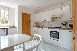 Victoria Road, Farnham, Surrey, GU9 7RB